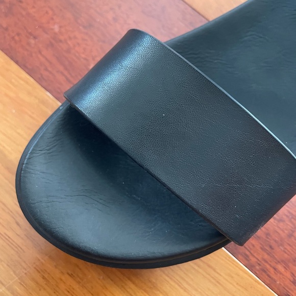 MIA Black Reed Platform Sandals - Picture 6 of 9